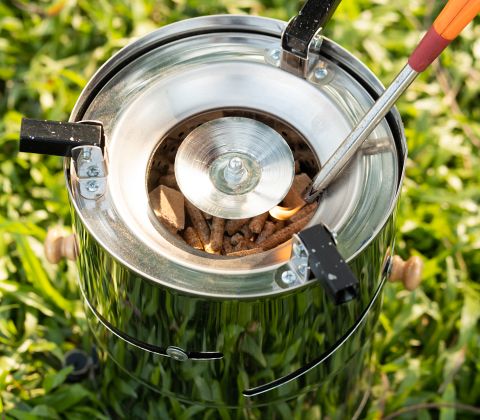 Ignite the grill fast in just three minutes and then enjoy a stable flame for 90 minutes, which can grill everything you want. EnergiTek ApS deliver small packages of wood pellets to your door at a low price.